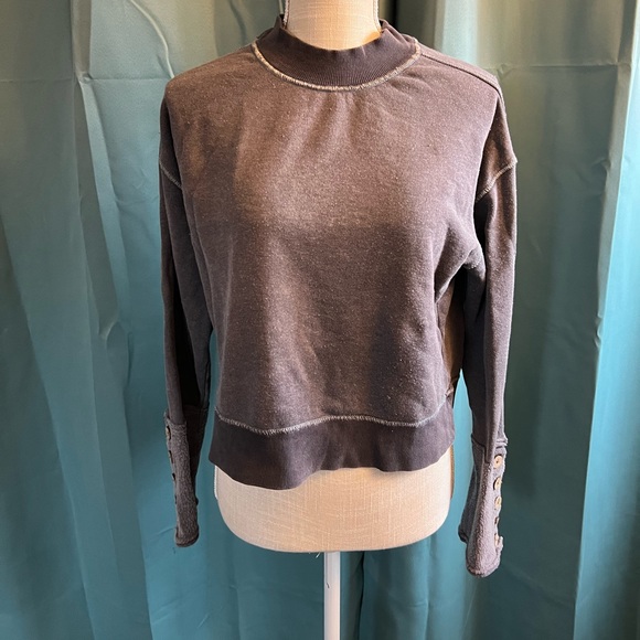 Free People sweatshirt, M, cropped with button detail - Picture 7 of 7